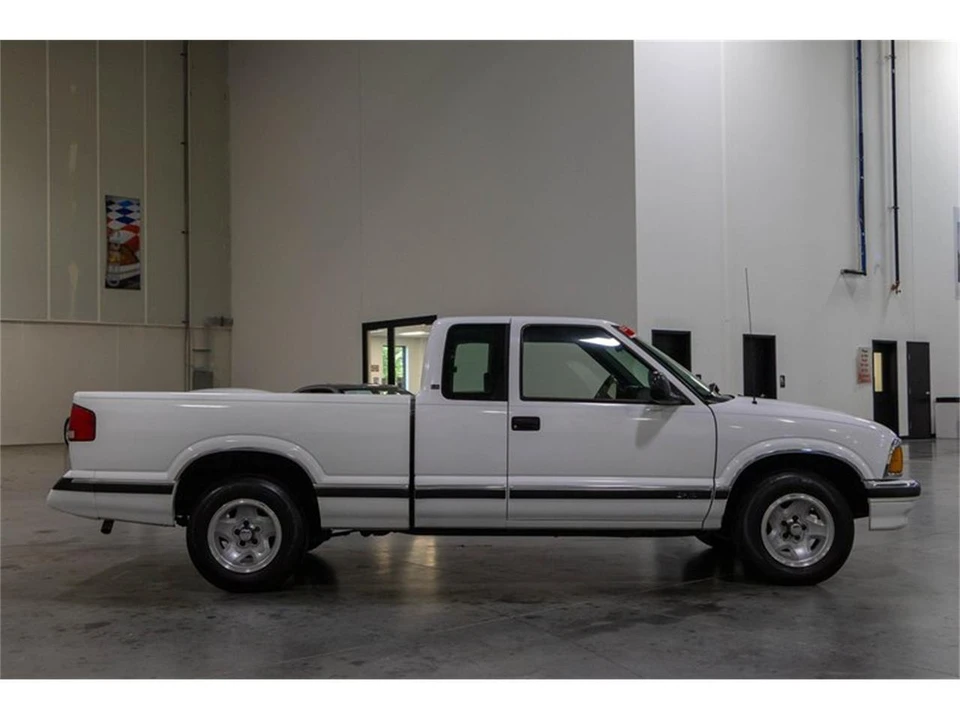 1995 Chevrolet S-10 - Image 7 of 31