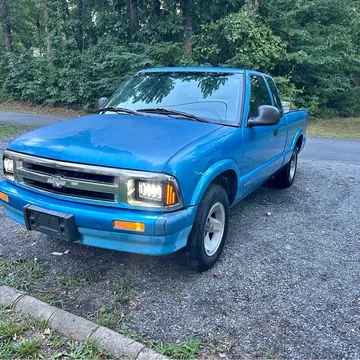 1995 Chevrolet S10 Extended Cab LS Pickup 3D 6 ft