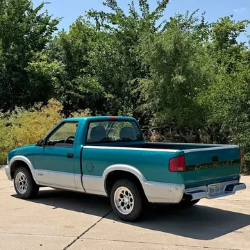 1995 Chevrolet S10 Regular Cab LS Pickup 2D 6 ft