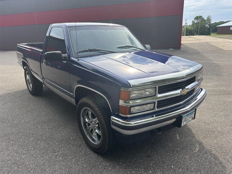 1995 Chevrolet Silverado - Image 3 of 24