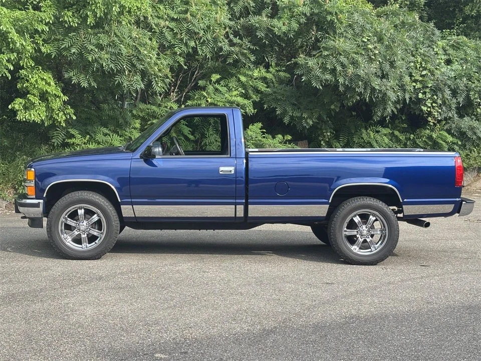 1995 Chevrolet Silverado - Image 2 of 24