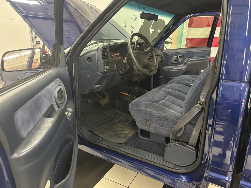 1995 Chevrolet Silverado - Image 19 of 24
