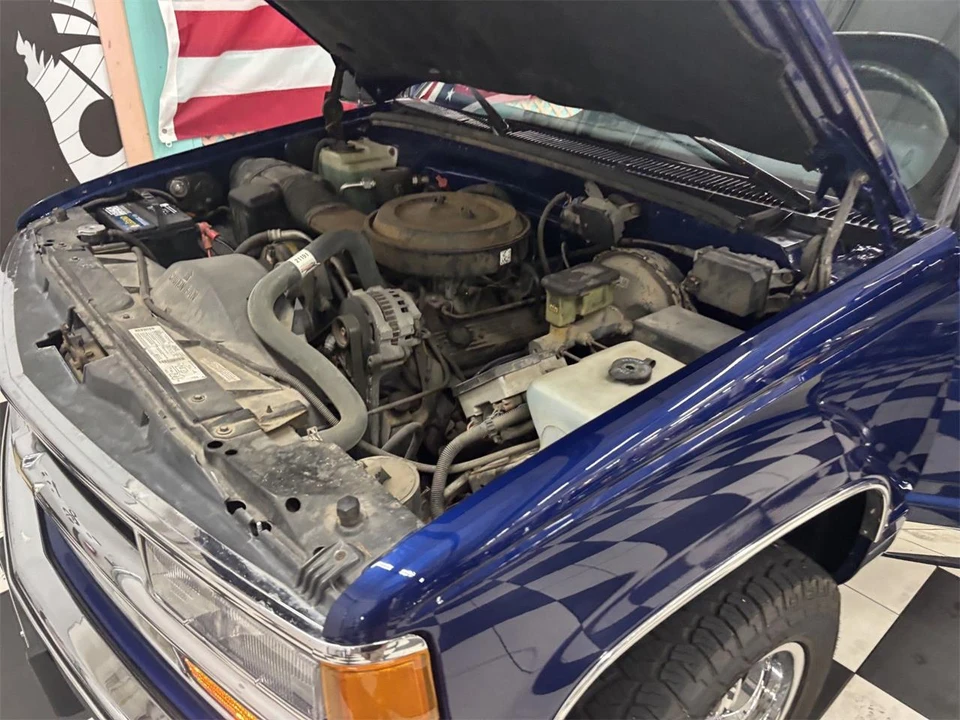1995 Chevrolet Silverado - Image 15 of 24