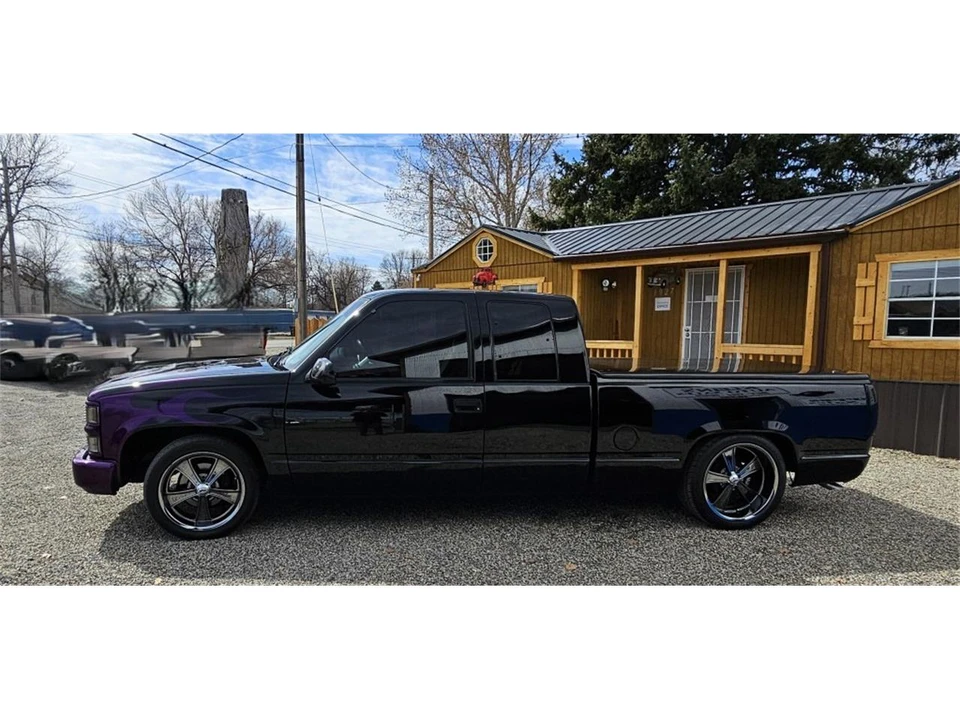 1995 Chevrolet Silverado - Image 2 of 31