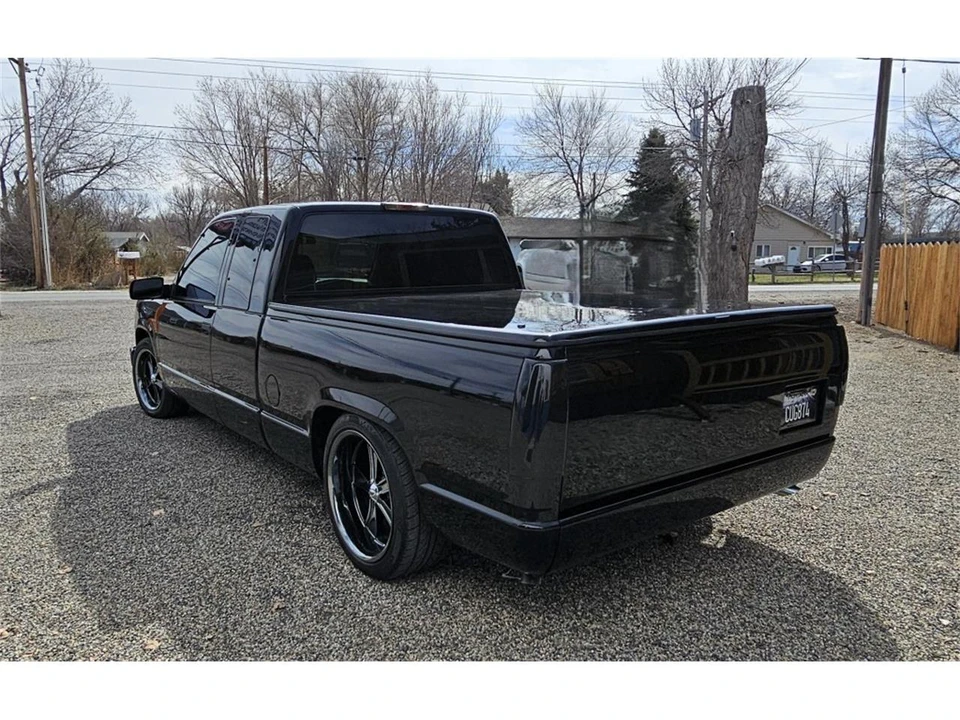 1995 Chevrolet Silverado - Image 3 of 31