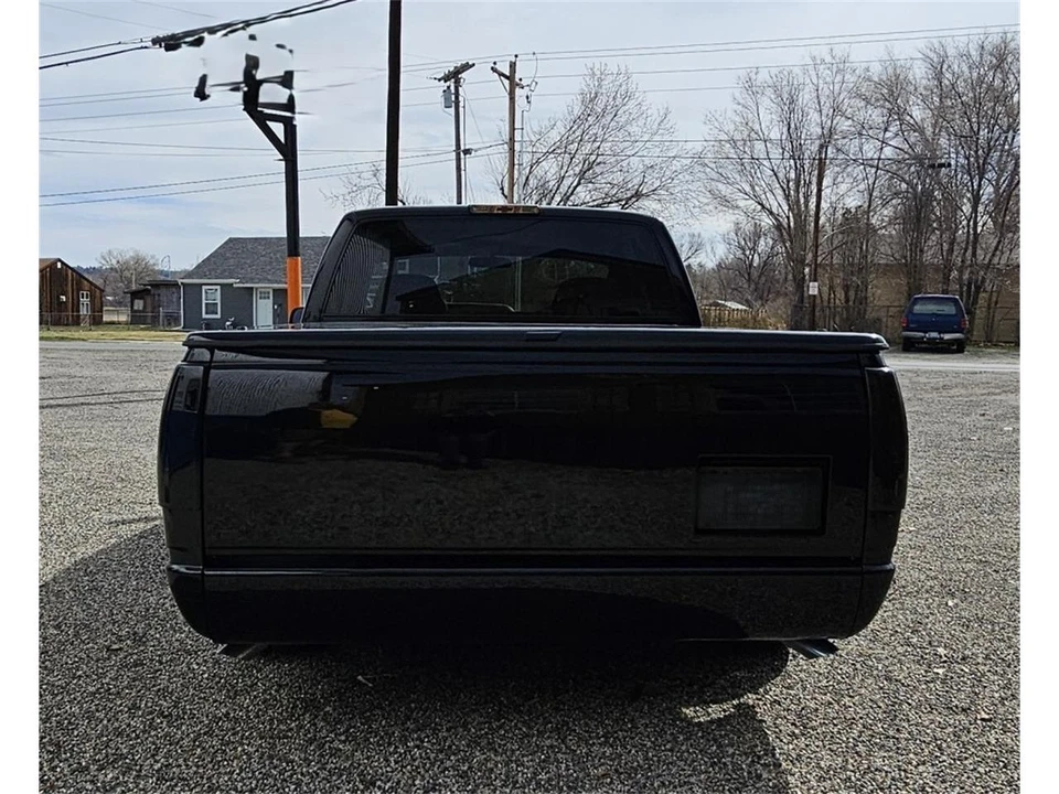 1995 Chevrolet Silverado - Image 4 of 31