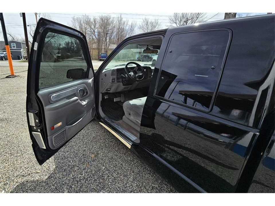 1995 Chevrolet Silverado - Image 13 of 31