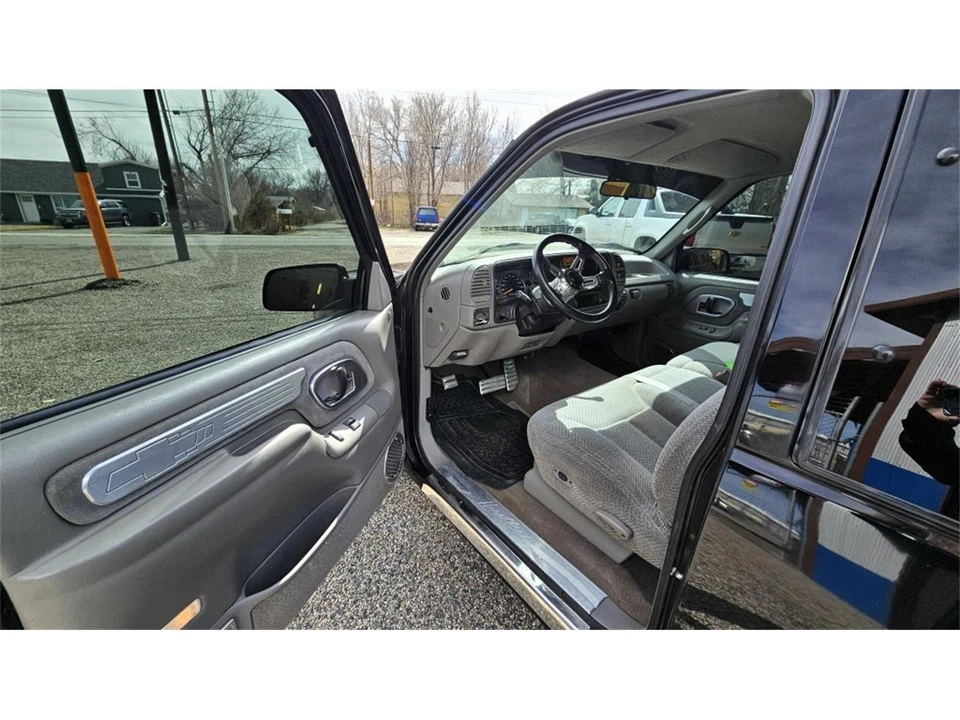 1995 Chevrolet Silverado - Image 14 of 31