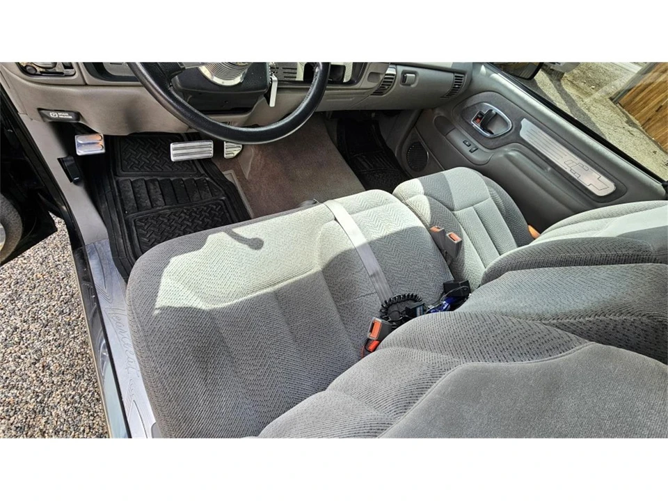 1995 Chevrolet Silverado - Image 19 of 31