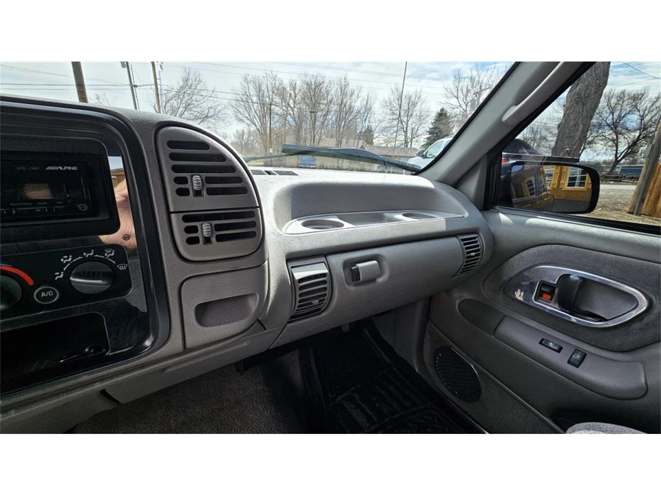 1995 Chevrolet Silverado - Image 23 of 31