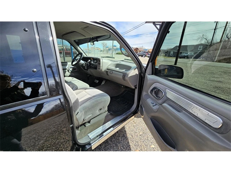 1995 Chevrolet Silverado - Image 31 of 31