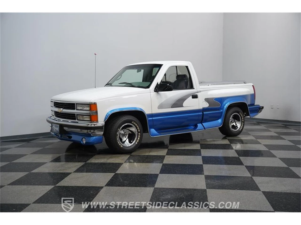 1995 Chevrolet Silverado - Image 4 of 31