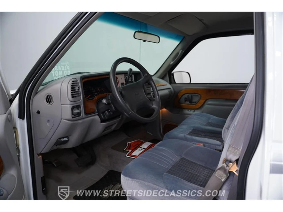 1995 Chevrolet Silverado - Image 2 of 31