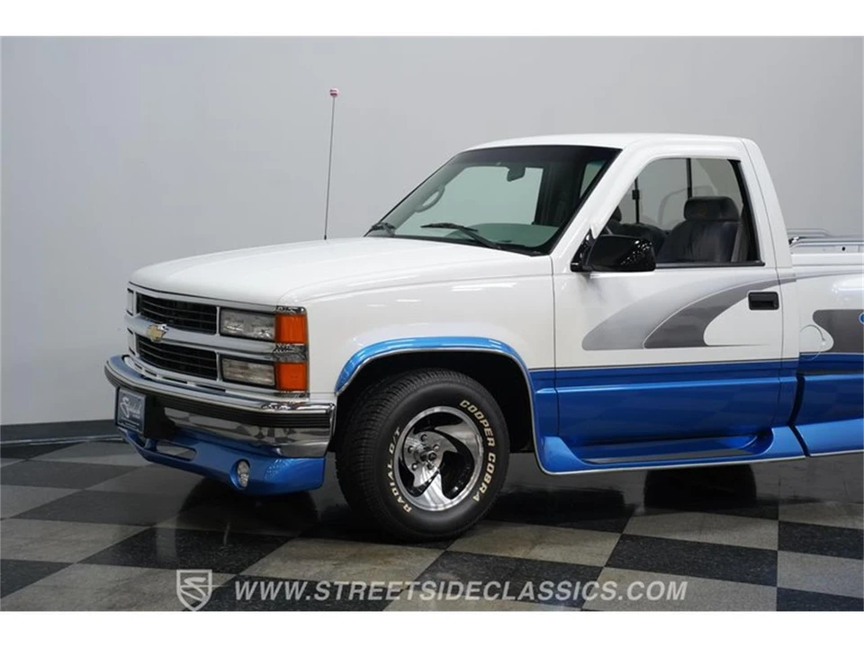 1995 Chevrolet Silverado - Image 17 of 31