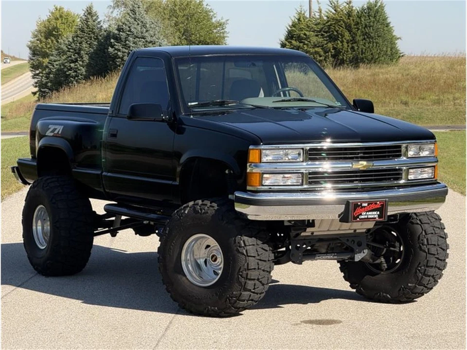 1995 Chevrolet Silverado - Image 2 of 31