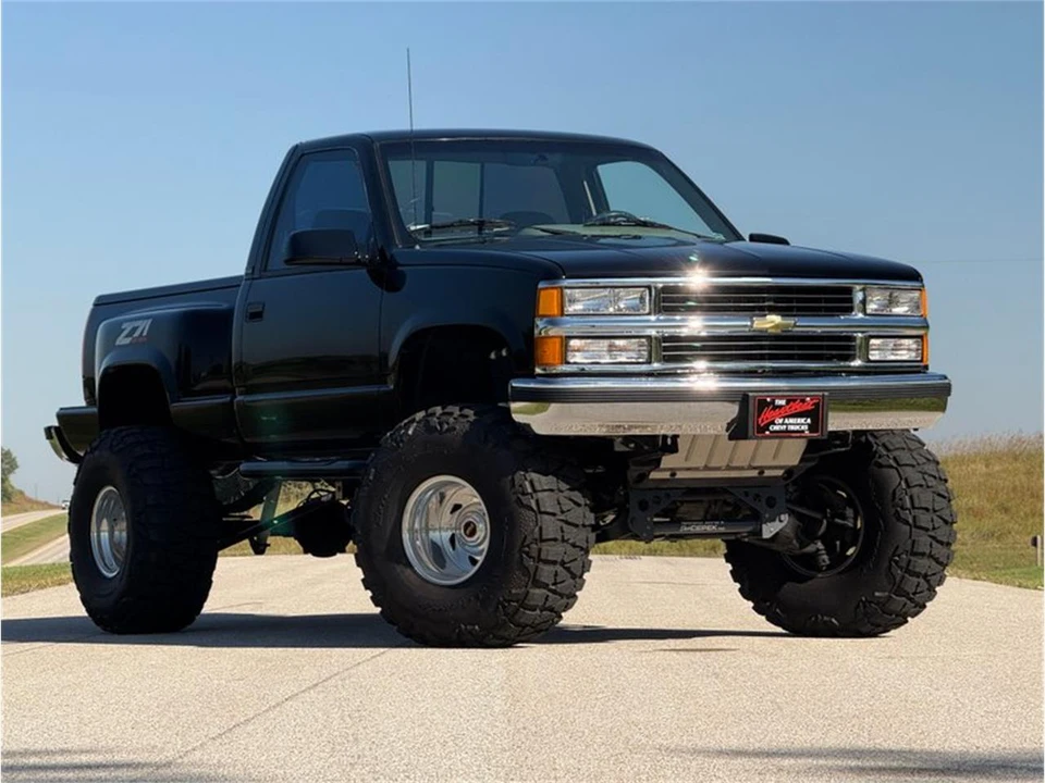 1995 Chevrolet Silverado - Image 4 of 31