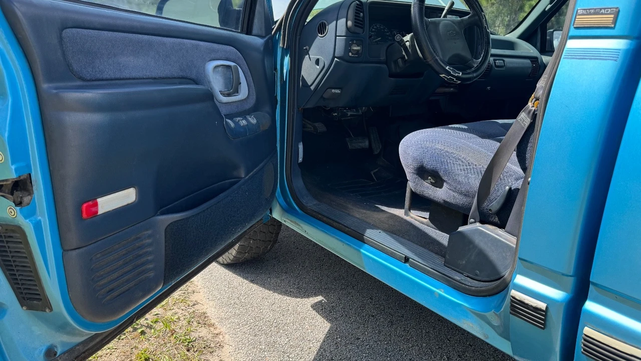 1995 Chevrolet Silverado 1st Gen - Image 9 of 21