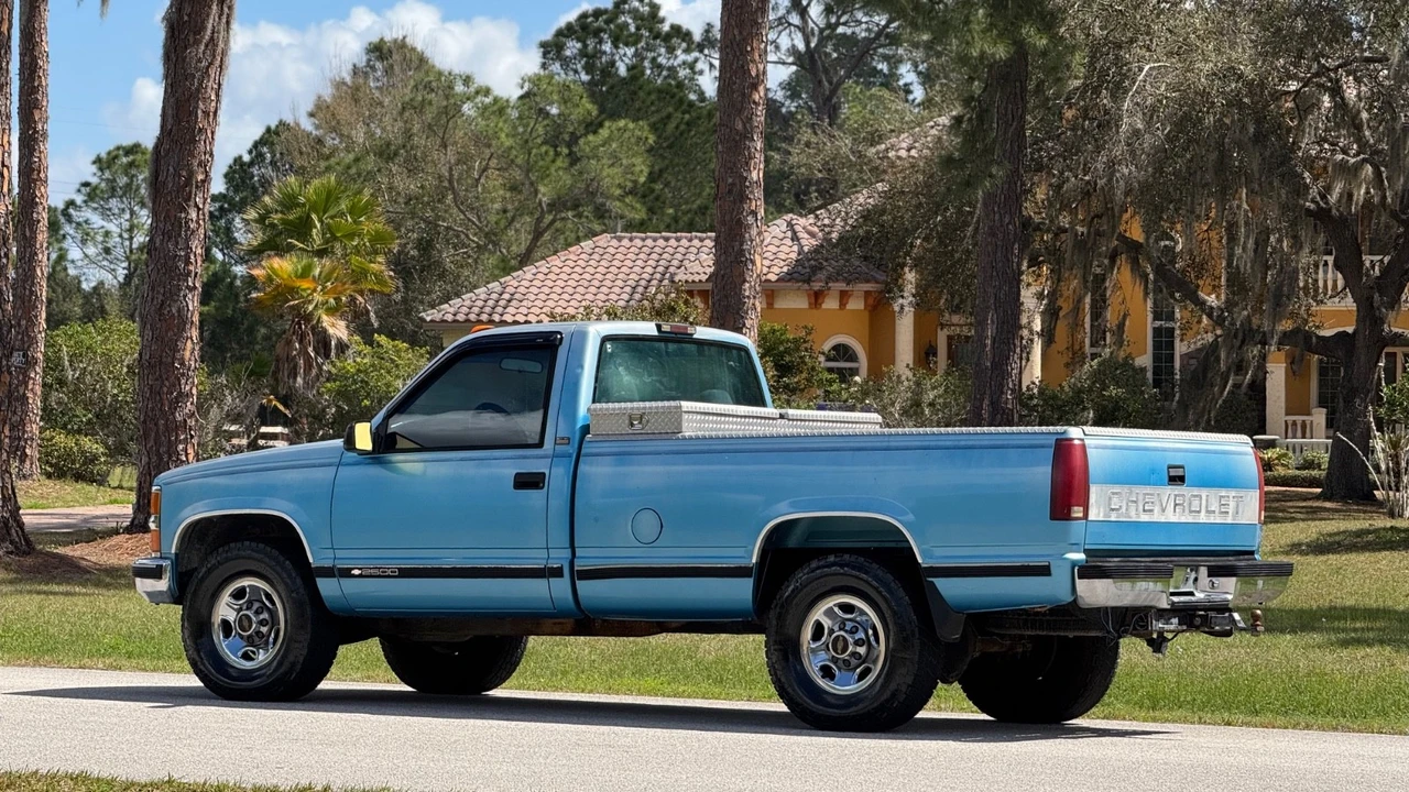 1995 Chevrolet Silverado 1st Gen - Image 3 of 21