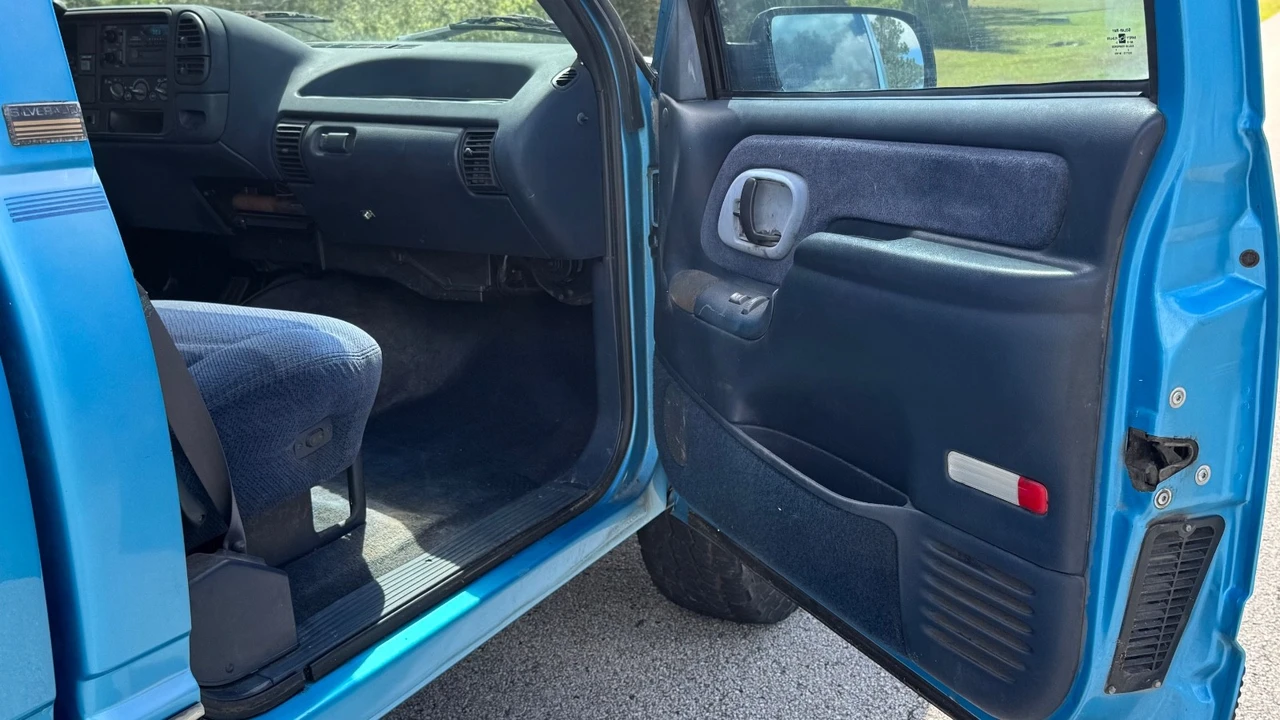 1995 Chevrolet Silverado 1st Gen - Image 13 of 21