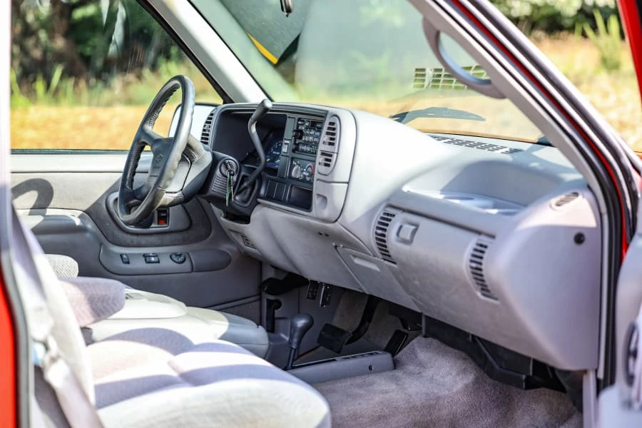 1995 Chevrolet Silverado - Image 28 of 31