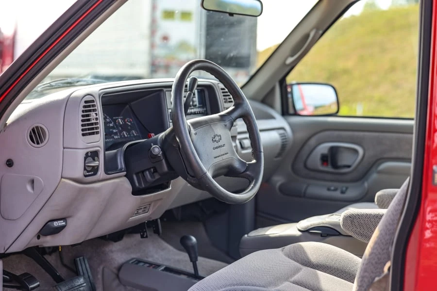 1995 Chevrolet Silverado - Image 21 of 31