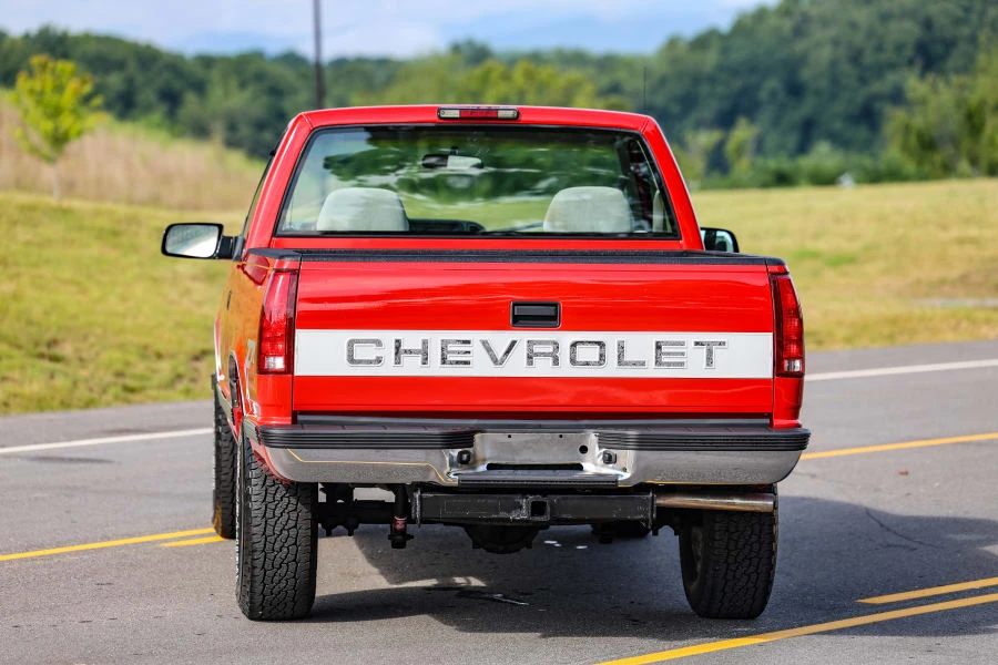 1995 Chevrolet Silverado - Image 4 of 31