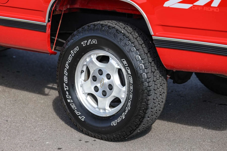 1995 Chevrolet Silverado - Image 9 of 31