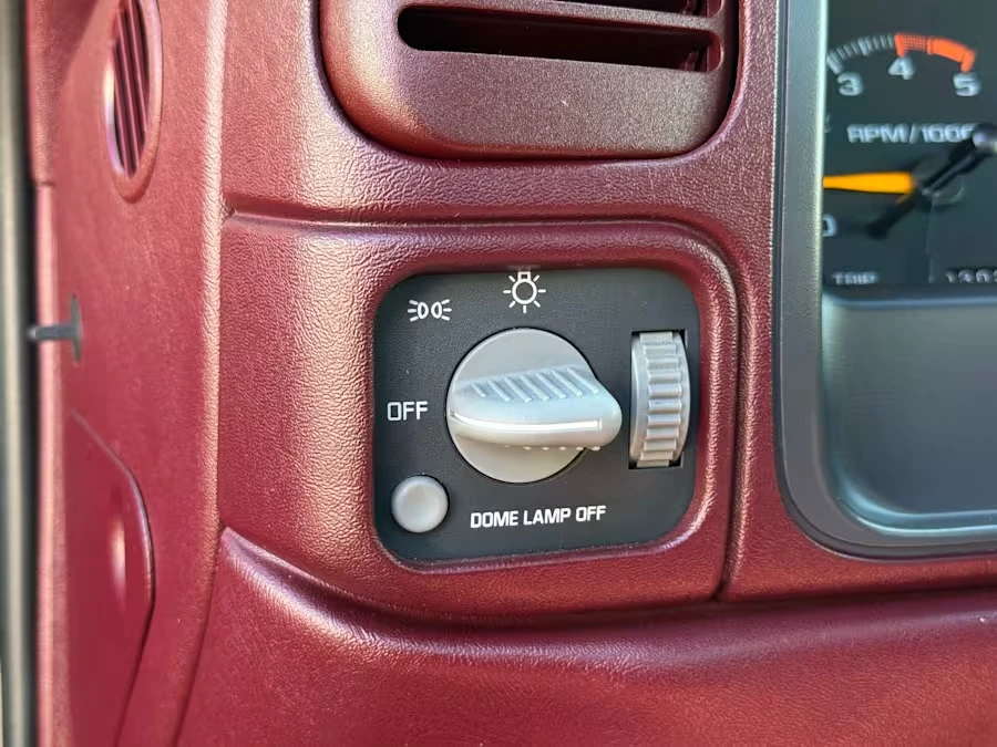 1995 Chevrolet Silverado - Image 23 of 31