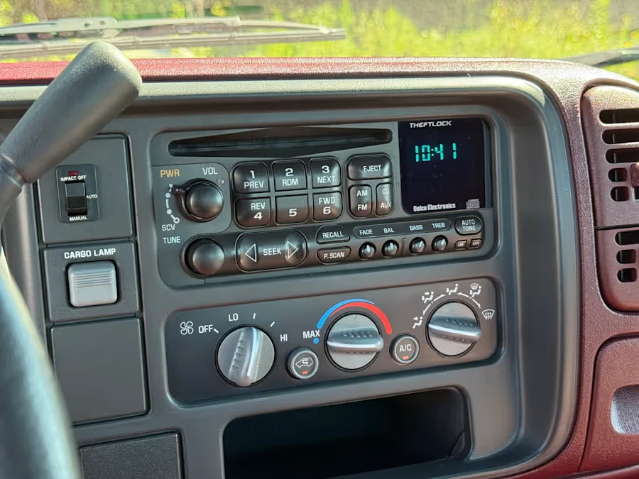 1995 Chevrolet Silverado - Image 21 of 31