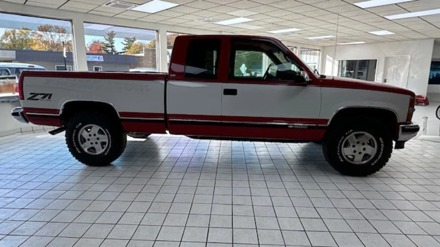 1995 Chevrolet Silverado - Image 2 of 23