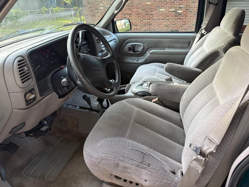 1995 Chevrolet Suburban 8th Gen - Image 8 of 9