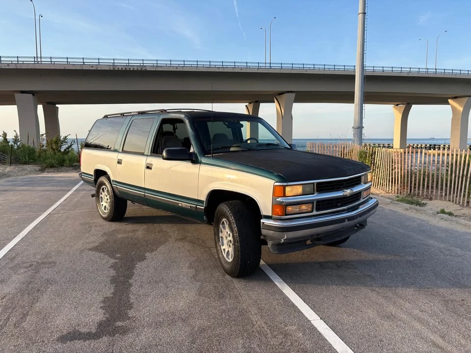 1995 Chevrolet Suburban 8th Gen - Image 4 of 9