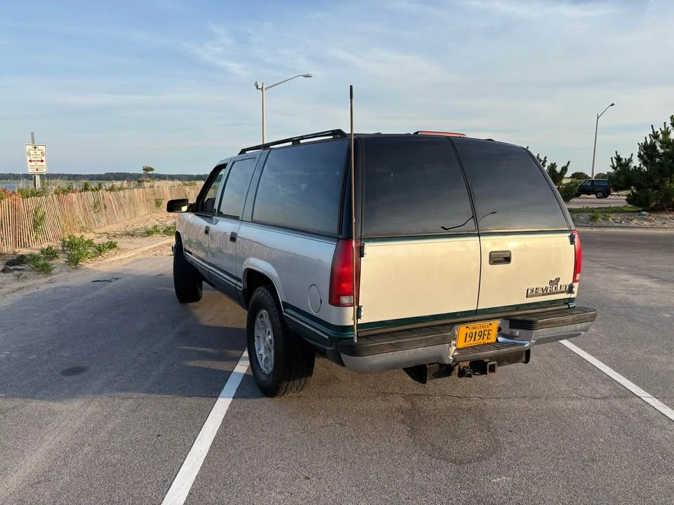 1995 Chevrolet Suburban 8th Gen - Image 2 of 9