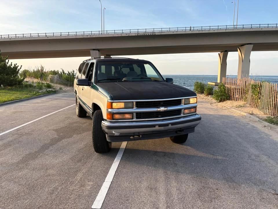 1995 Chevrolet Suburban 8th Gen - Image 5 of 9