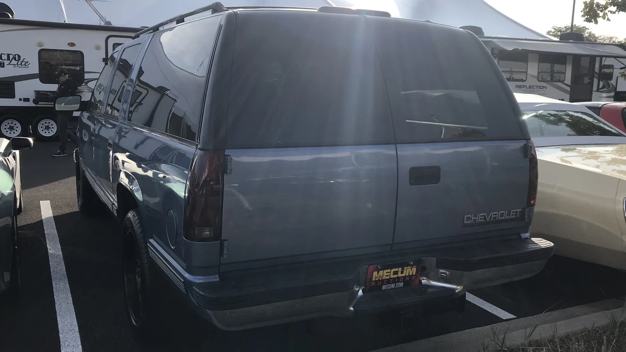 1995 Chevrolet Suburban 8th Gen - Image 3 of 4