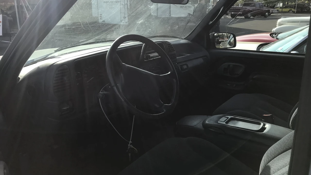 1995 Chevrolet Suburban 8th Gen - Image 4 of 4