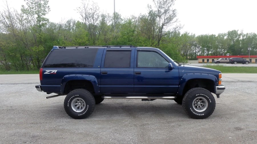 1995 Chevrolet Suburban 8th Gen - Image 2 of 6