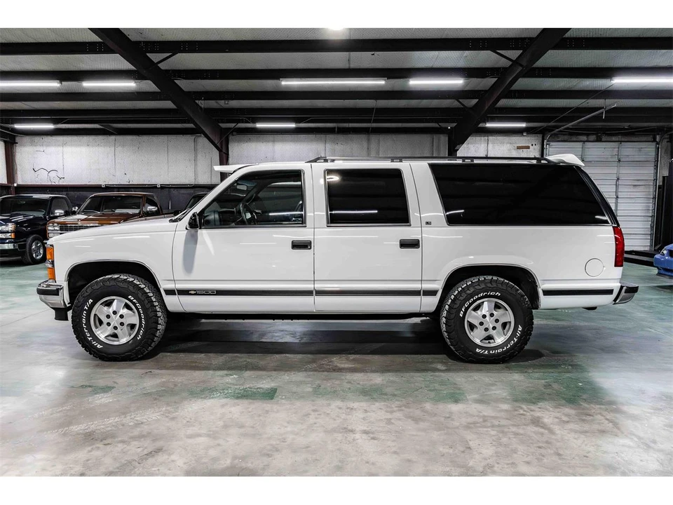 1995 Chevrolet Suburban 8th Gen - Image 2 of 26