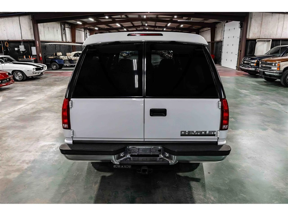 1995 Chevrolet Suburban 8th Gen - Image 4 of 26