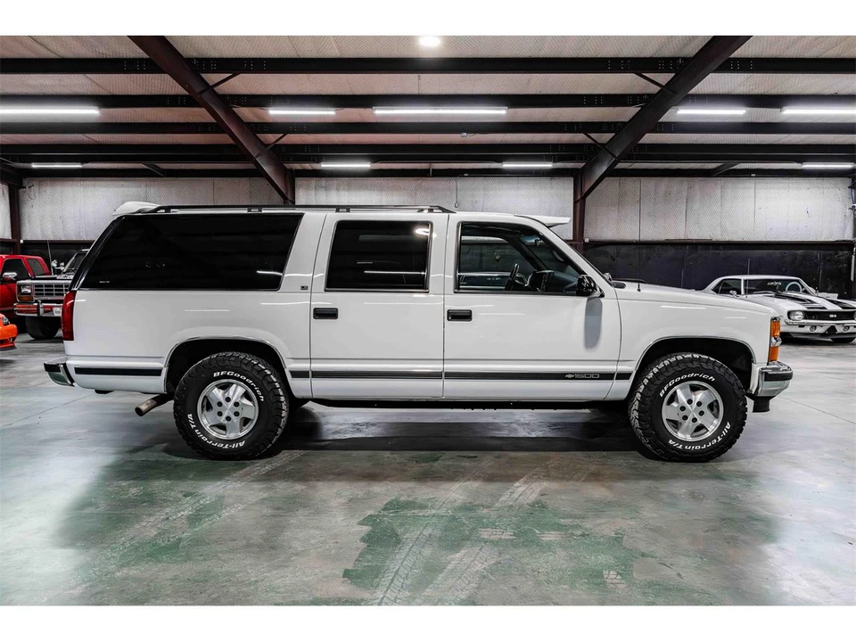 1995 Chevrolet Suburban 8th Gen - Image 6 of 26