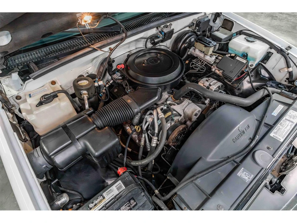 1995 Chevrolet Suburban 8th Gen - Image 9 of 26
