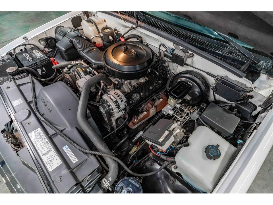 1995 Chevrolet Suburban 8th Gen - Image 11 of 26