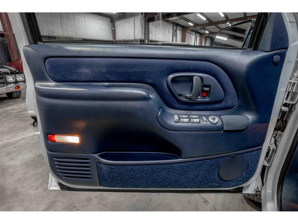 1995 Chevrolet Suburban 8th Gen - Image 12 of 26