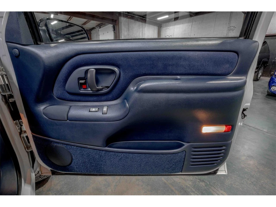 1995 Chevrolet Suburban 8th Gen - Image 15 of 26