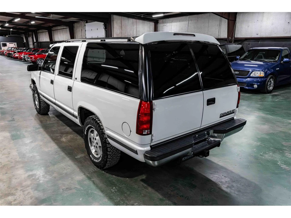 1995 Chevrolet Suburban 8th Gen - Image 3 of 26
