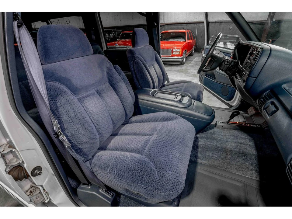 1995 Chevrolet Suburban 8th Gen - Image 16 of 26