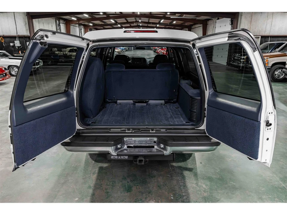 1995 Chevrolet Suburban 8th Gen - Image 23 of 26