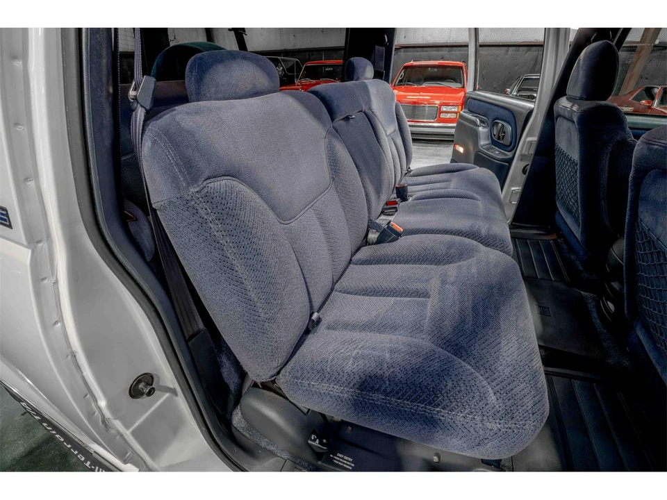 1995 Chevrolet Suburban 8th Gen - Image 21 of 26