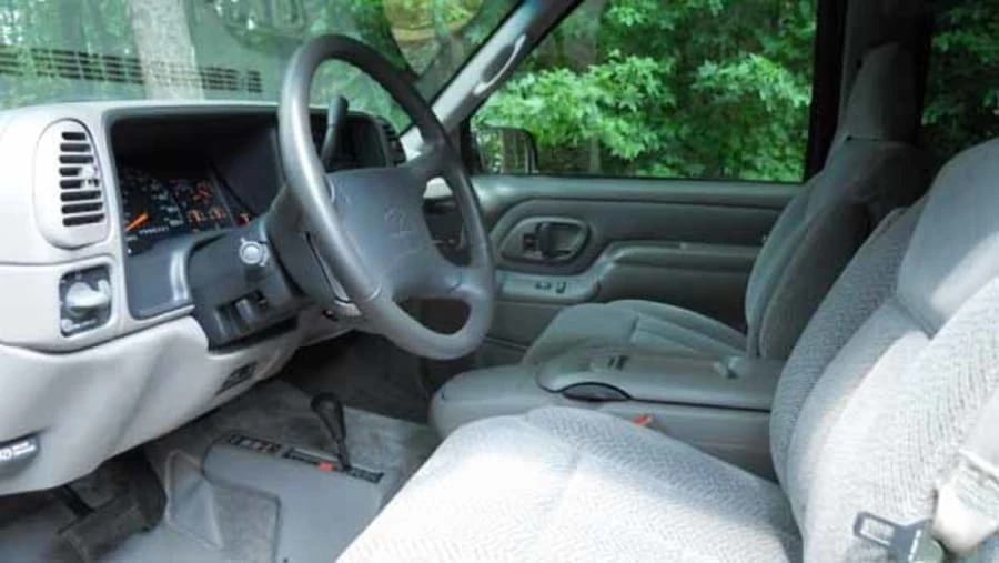 1995 Chevrolet Suburban 8th Gen - Image 4 of 9