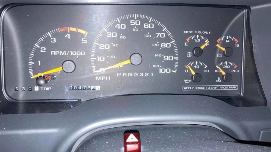 1995 Chevrolet Suburban 8th Gen - Image 5 of 9